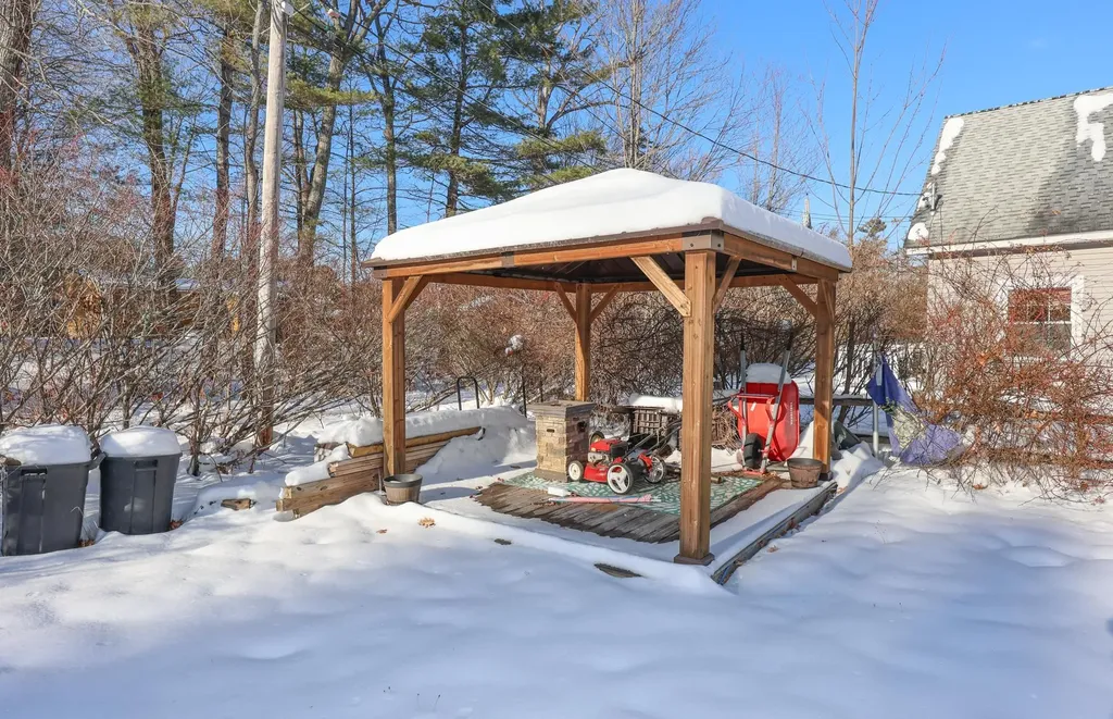 12 Roosevelt Lane Laconia NH 03246