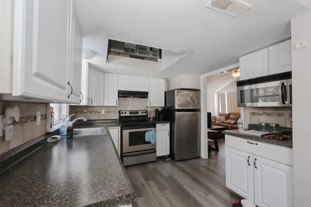 12 Roosevelt Lane Laconia NH 03246