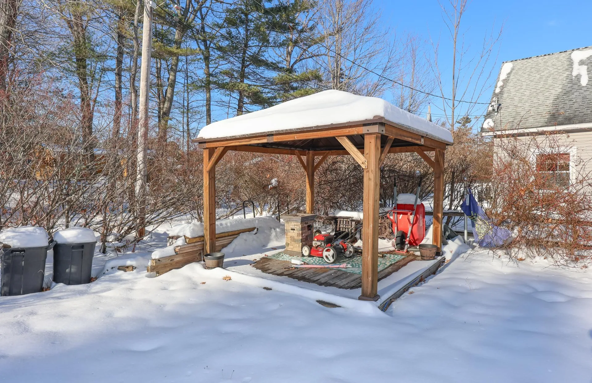 12 Roosevelt Lane Laconia NH 03246