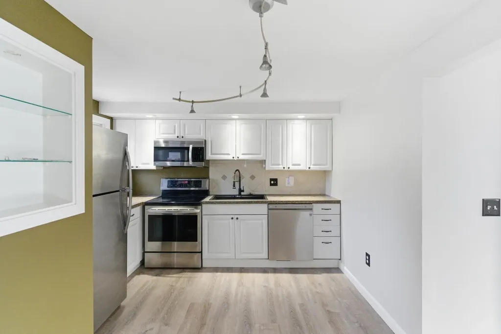 25 Kern Drive Nashua NH 03060