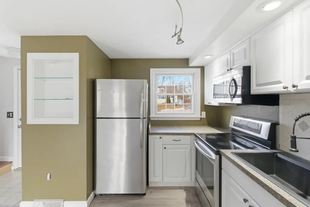 25 Kern Drive Nashua NH 03060