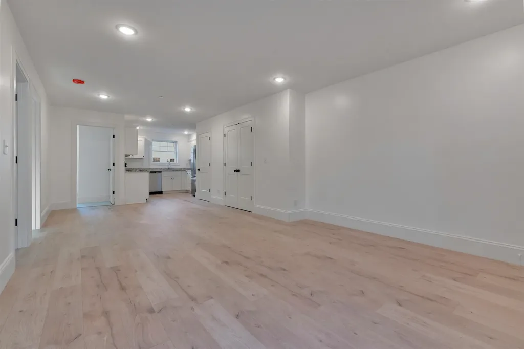 4 Cape Coral Way Rochester NH 03867