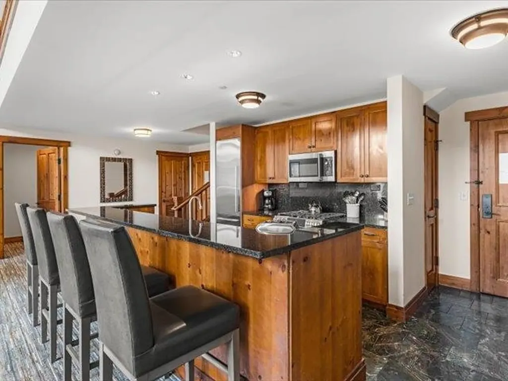 7412 Mountain Road Stowe VT 05672