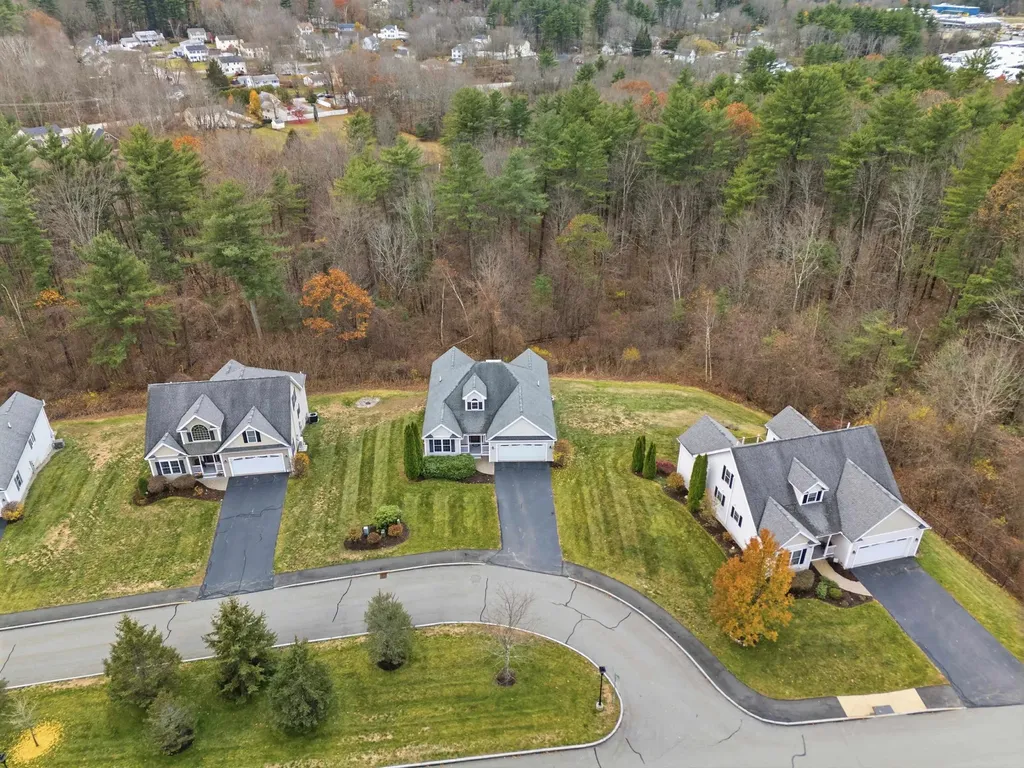 10 Dewberry Lane Hooksett NH 03106