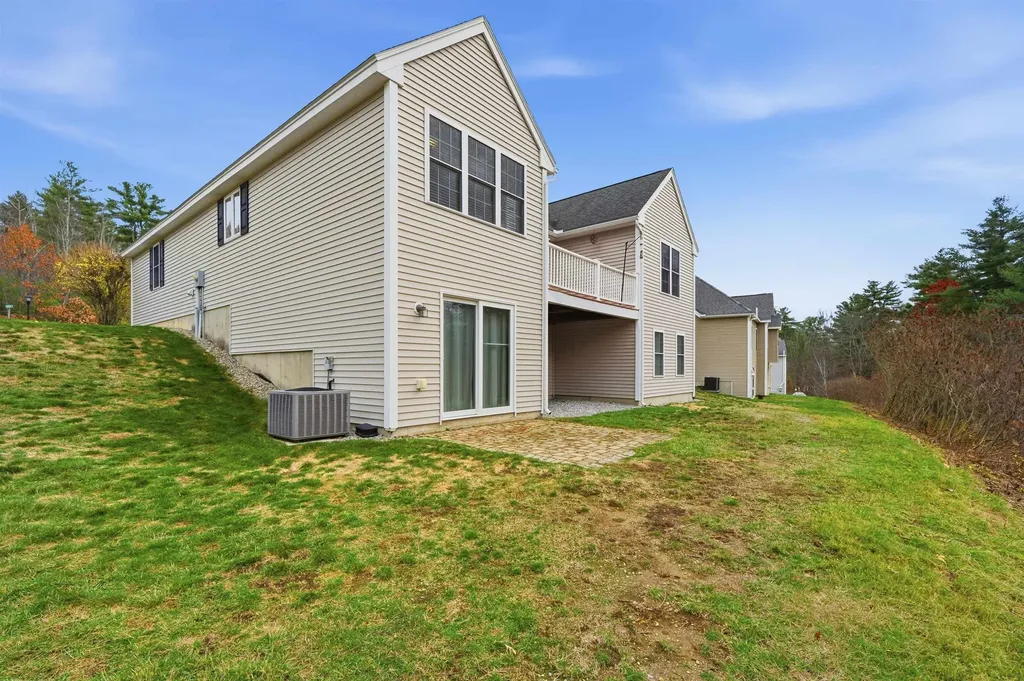 10 Dewberry Lane Hooksett NH 03106