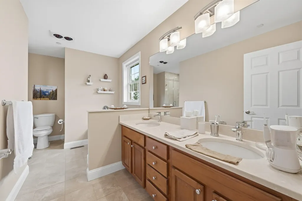 10 Dewberry Lane Hooksett NH 03106