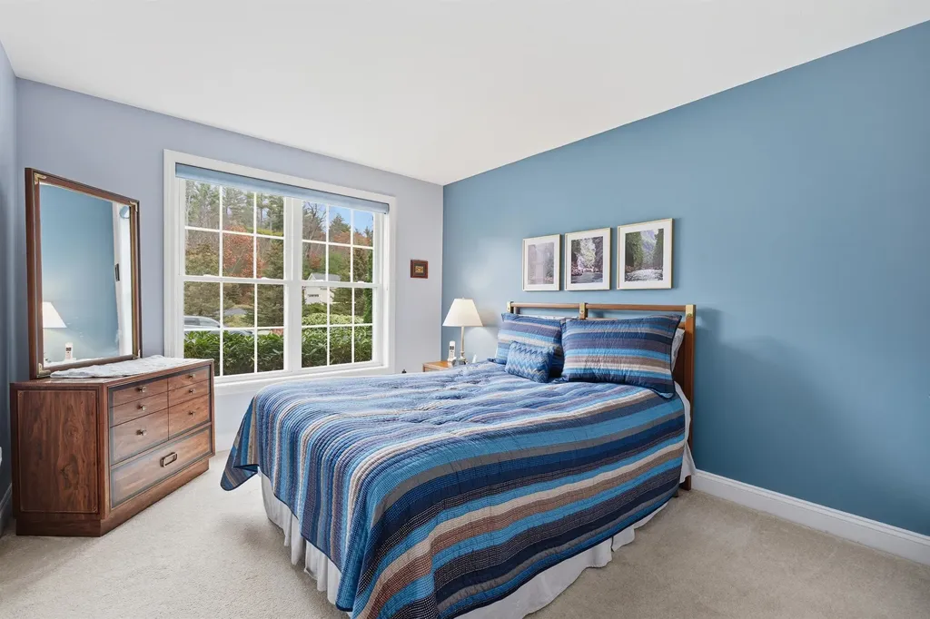 10 Dewberry Lane Hooksett NH 03106