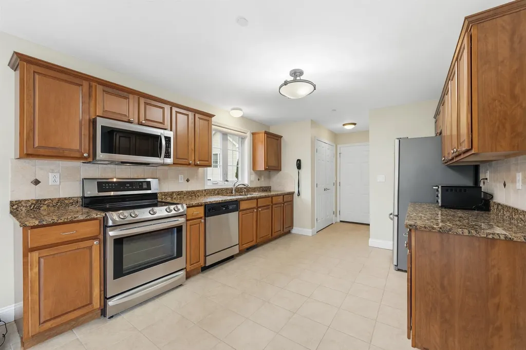 10 Dewberry Lane Hooksett NH 03106