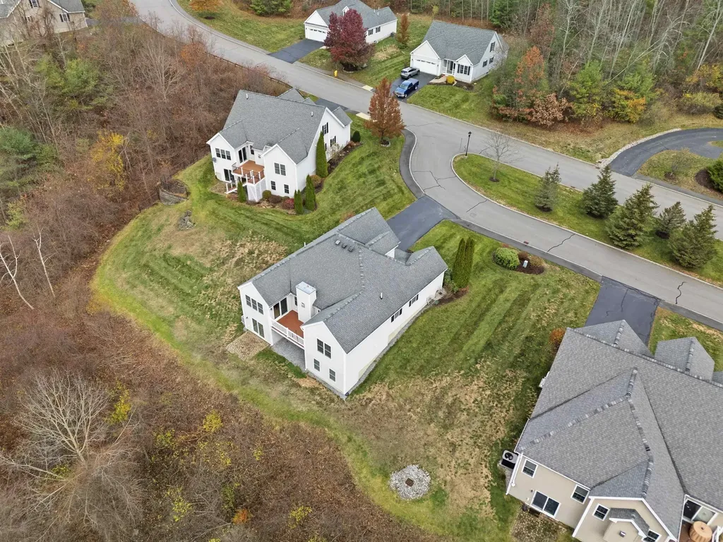 10 Dewberry Lane Hooksett NH 03106