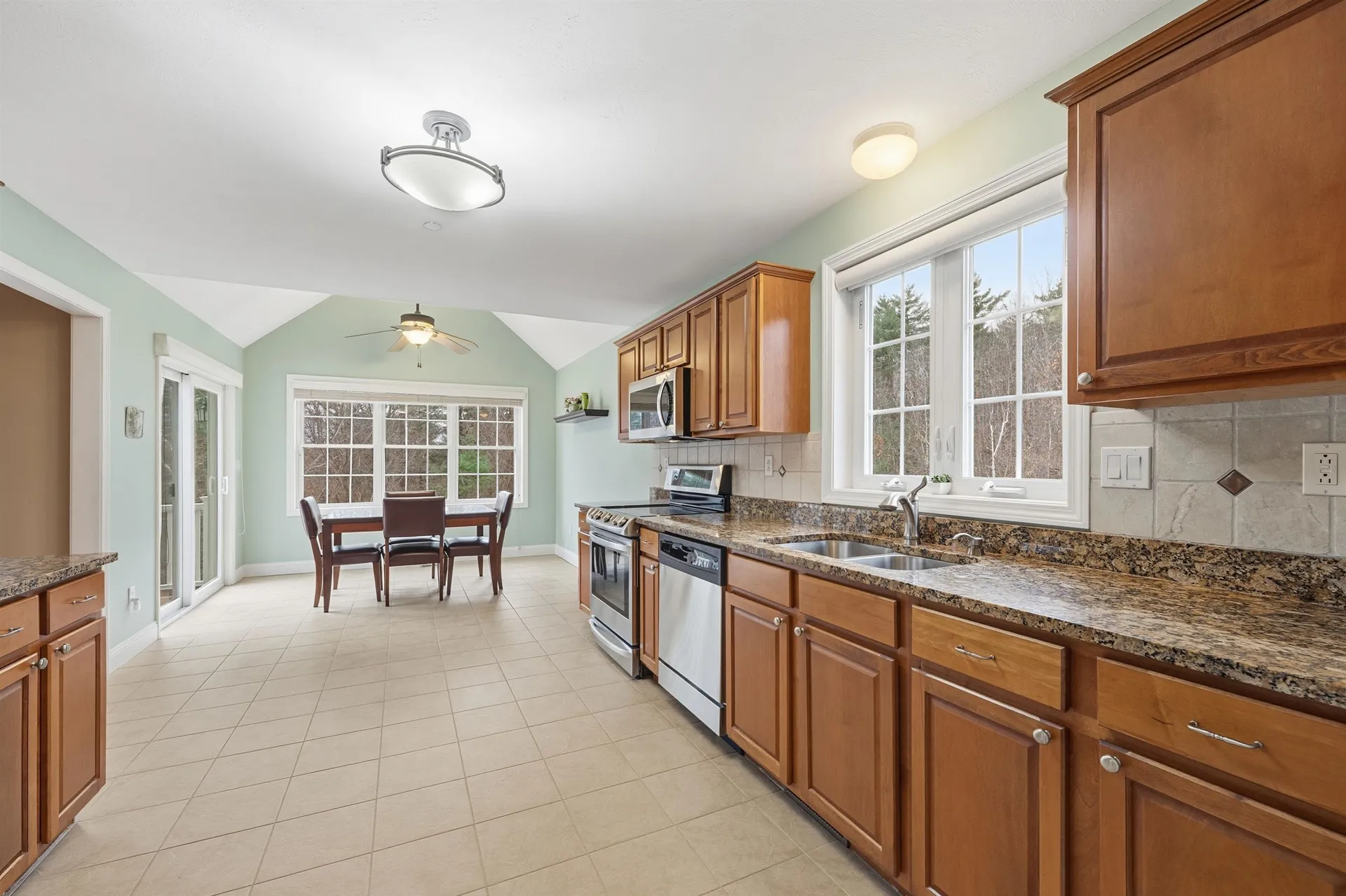 10 Dewberry Lane Hooksett NH 03106