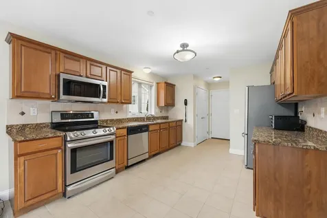 10 Dewberry Lane Hooksett NH 03106