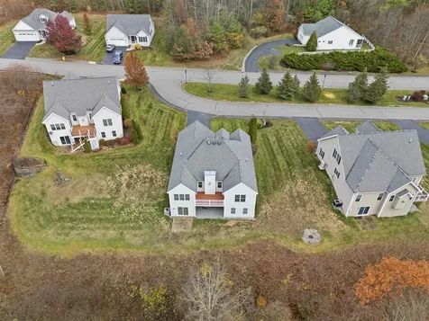 10 Dewberry Lane Hooksett NH 03106