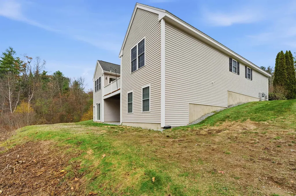 10 Dewberry Lane Hooksett NH 03106