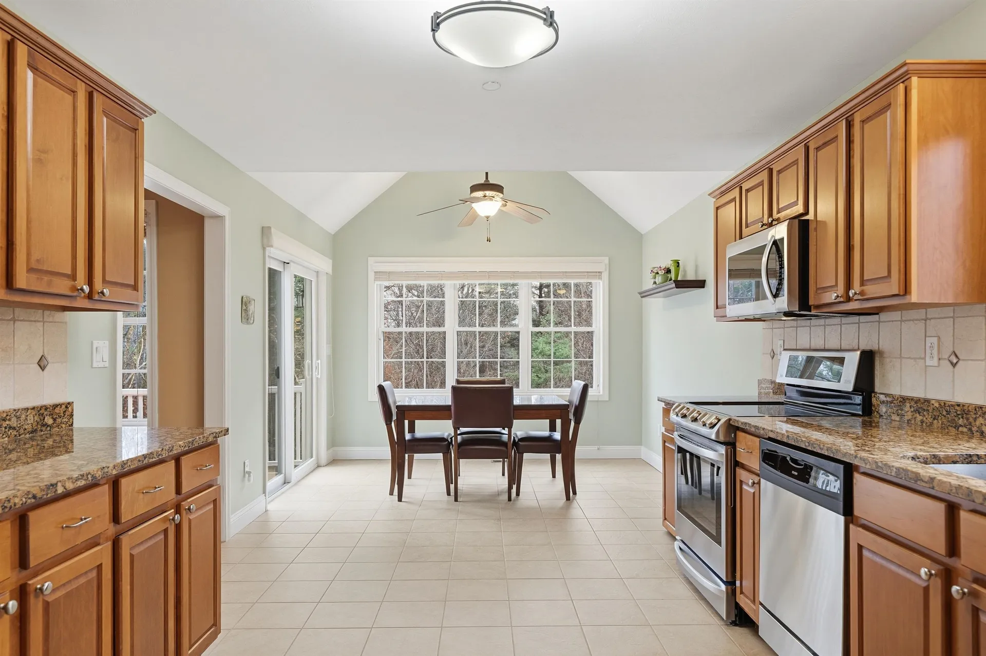 10 Dewberry Lane Hooksett NH 03106