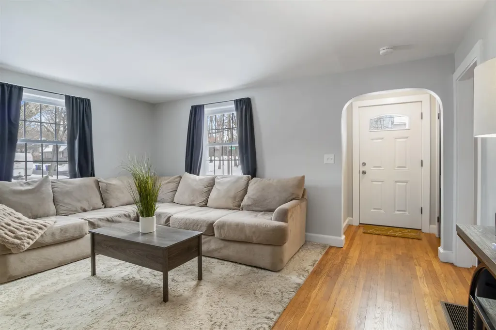 276 Salmon Street Manchester NH 03104