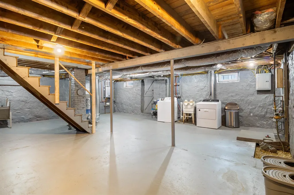 276 Salmon Street Manchester NH 03104