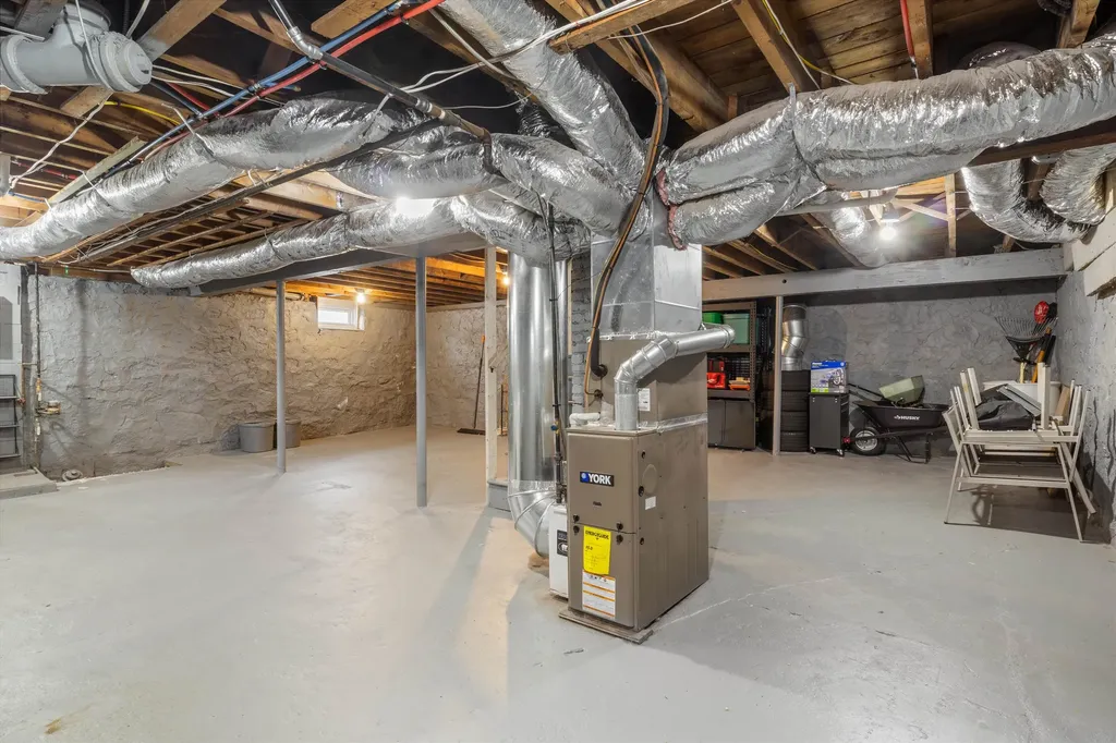 276 Salmon Street Manchester NH 03104