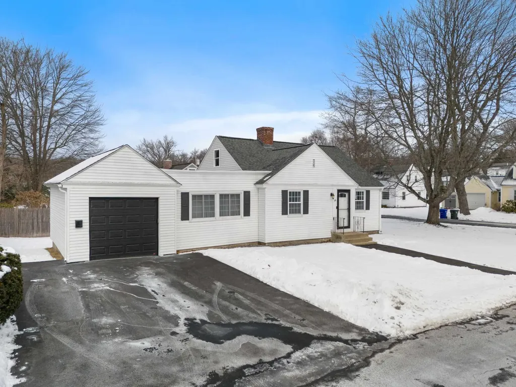 276 Salmon Street Manchester NH 03104