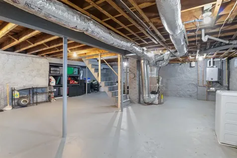 276 Salmon Street Manchester NH 03104