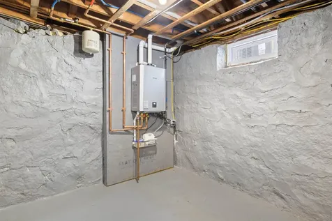 276 Salmon Street Manchester NH 03104