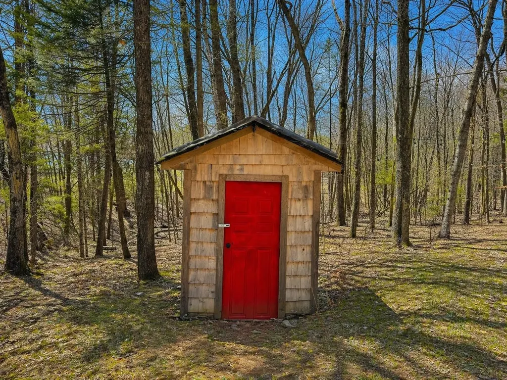 438 Old Bradley Road St. Johnsbury VT 05819