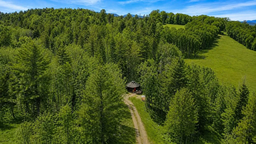 438 Old Bradley Road St. Johnsbury VT 05819