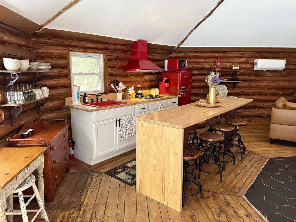 438 Old Bradley Road St. Johnsbury VT 05819