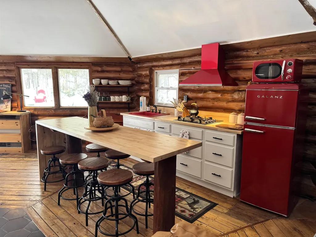 438 Old Bradley Road St. Johnsbury VT 05819