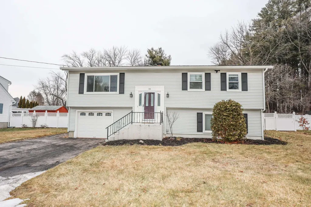 16 Bullard Drive Hooksett NH 03106