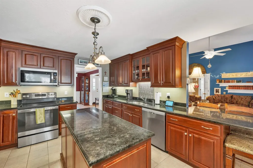 31 Longmeadow Drive Brentwood NH 03833