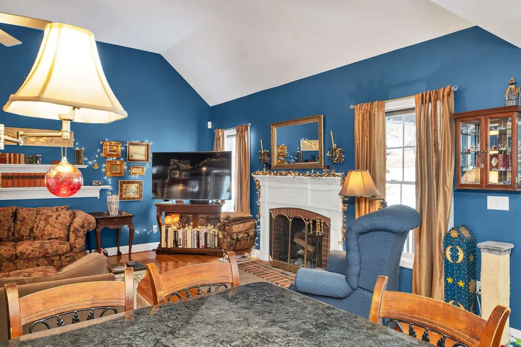 31 Longmeadow Drive Brentwood NH 03833