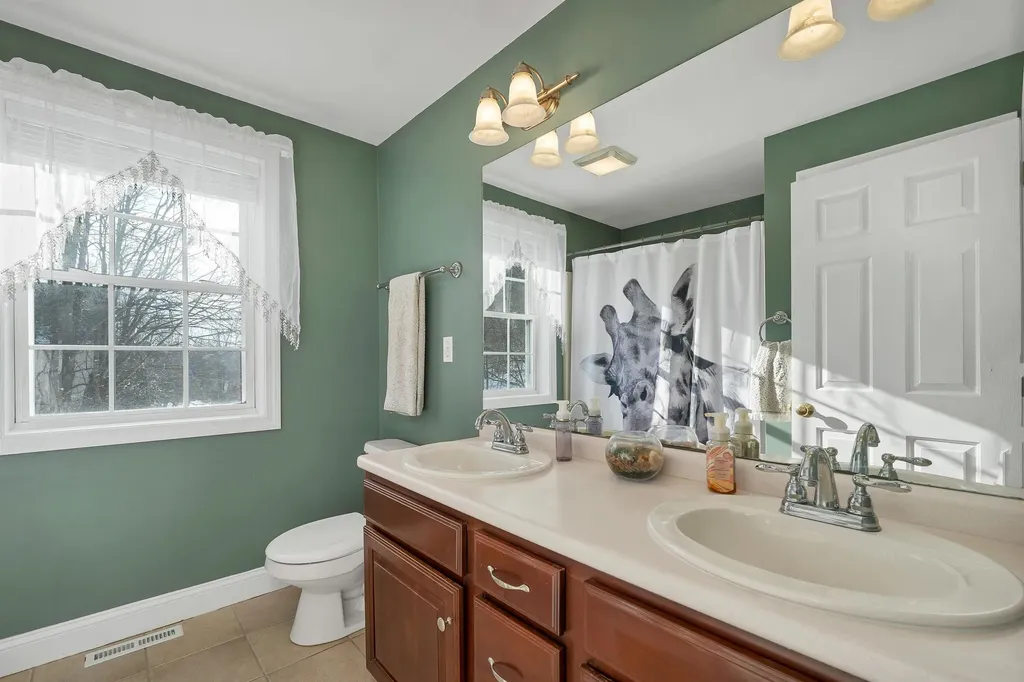 31 Longmeadow Drive Brentwood NH 03833