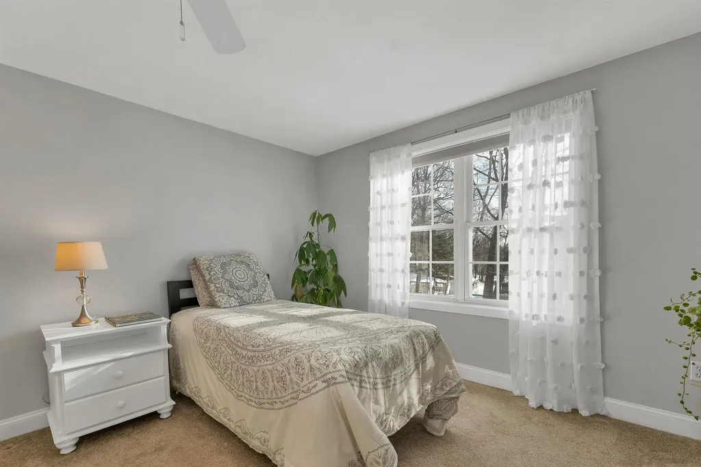 31 Longmeadow Drive Brentwood NH 03833