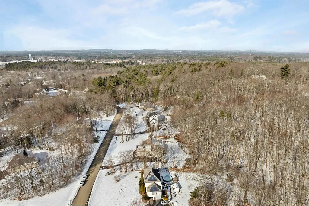 31 Longmeadow Drive Brentwood NH 03833