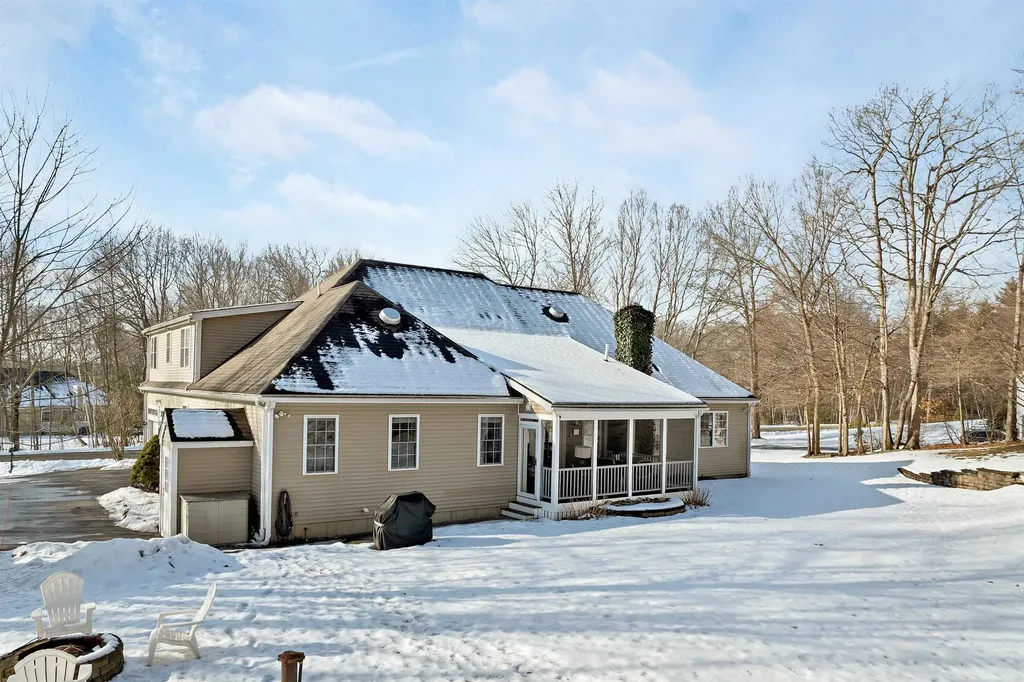 31 Longmeadow Drive Brentwood NH 03833