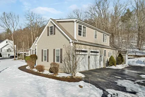 31 Longmeadow Drive Brentwood NH 03833