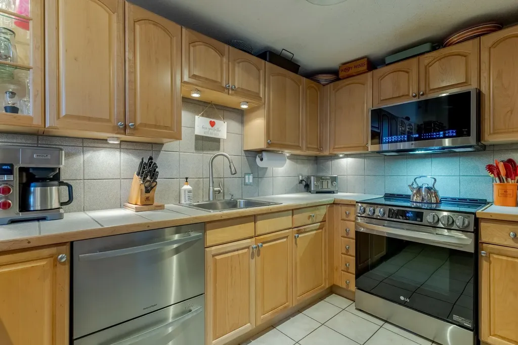 609 State Street Portsmouth NH 03801