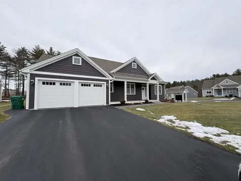 3 Testament Circle Nashua NH 03062