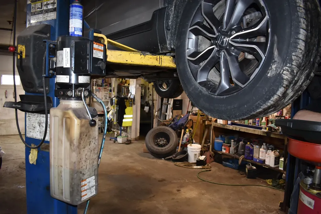 8 Avery Street Holderness NH 03245