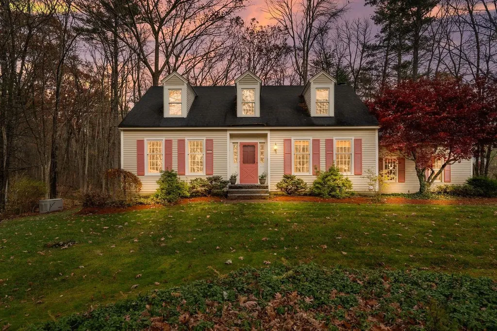 26 Meadowcrest Drive Bedford NH 03110