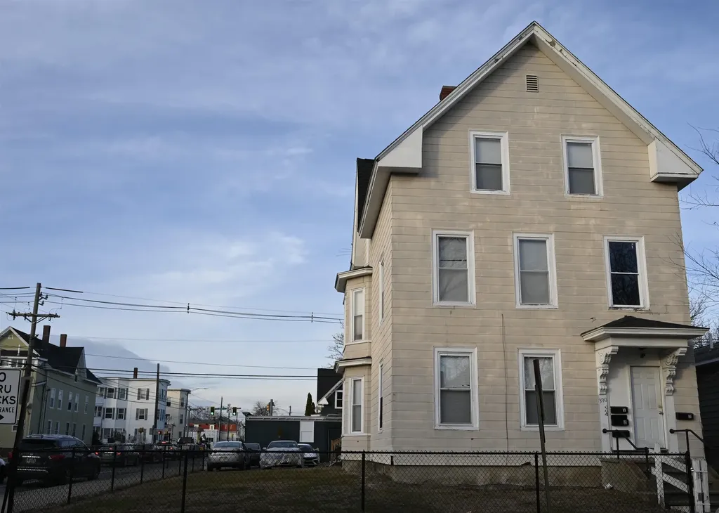 390 Cedar Street Manchester NH 03103
