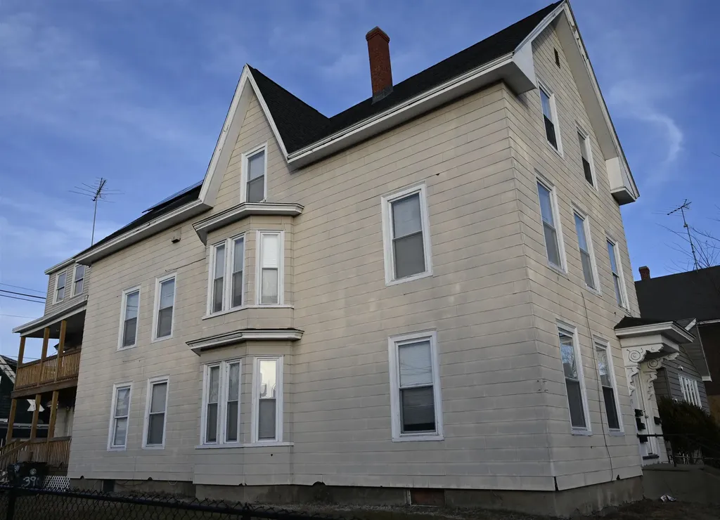 390 Cedar Street Manchester NH 03103