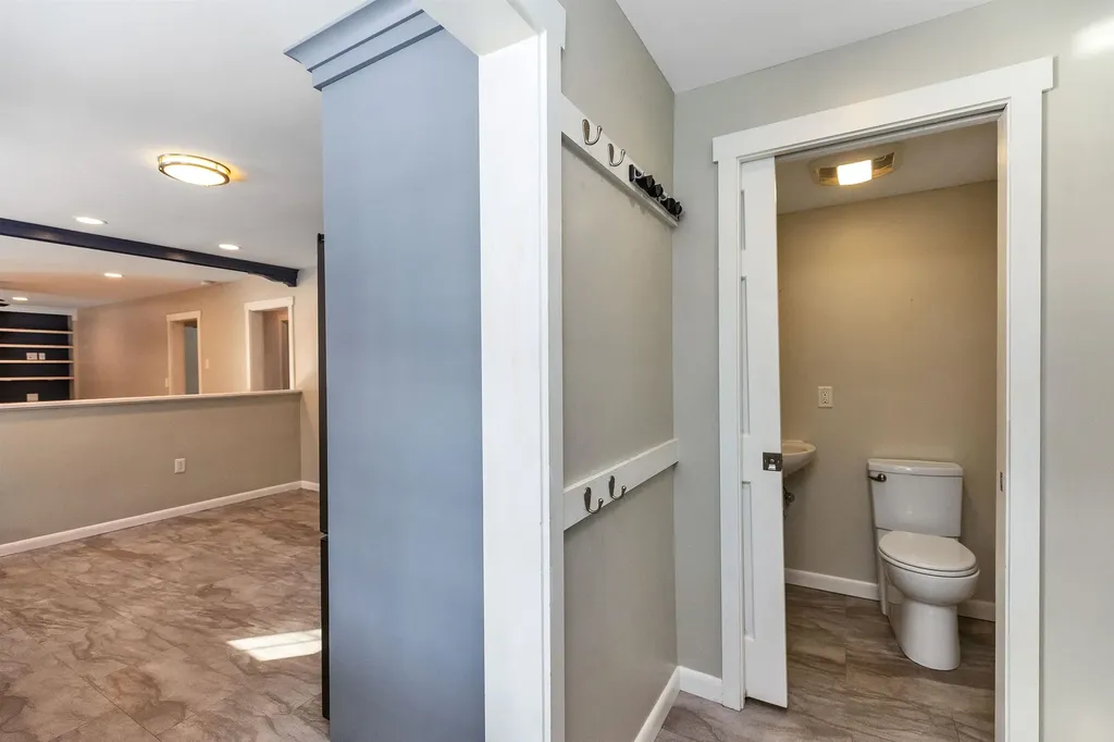 66 Skyview Road Manchester NH 03104