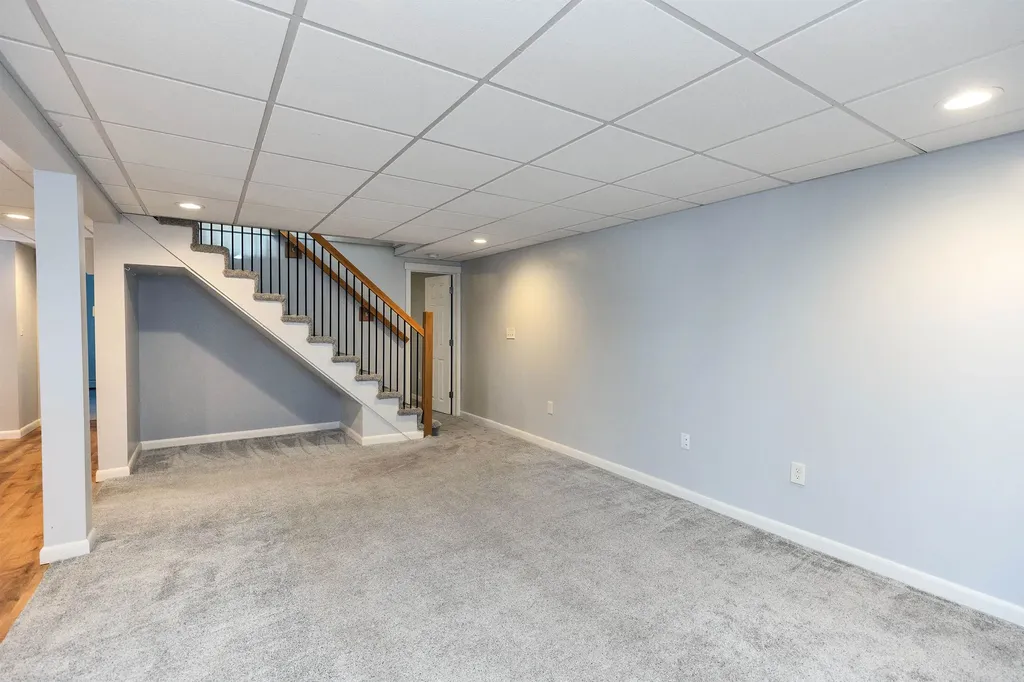 66 Skyview Road Manchester NH 03104