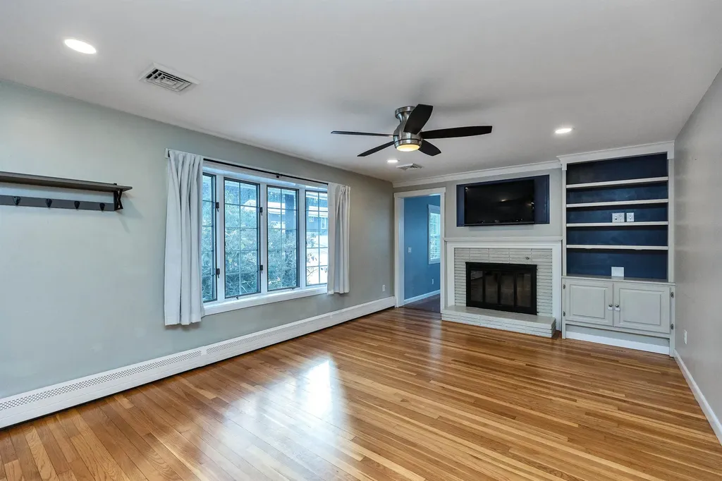 66 Skyview Road Manchester NH 03104