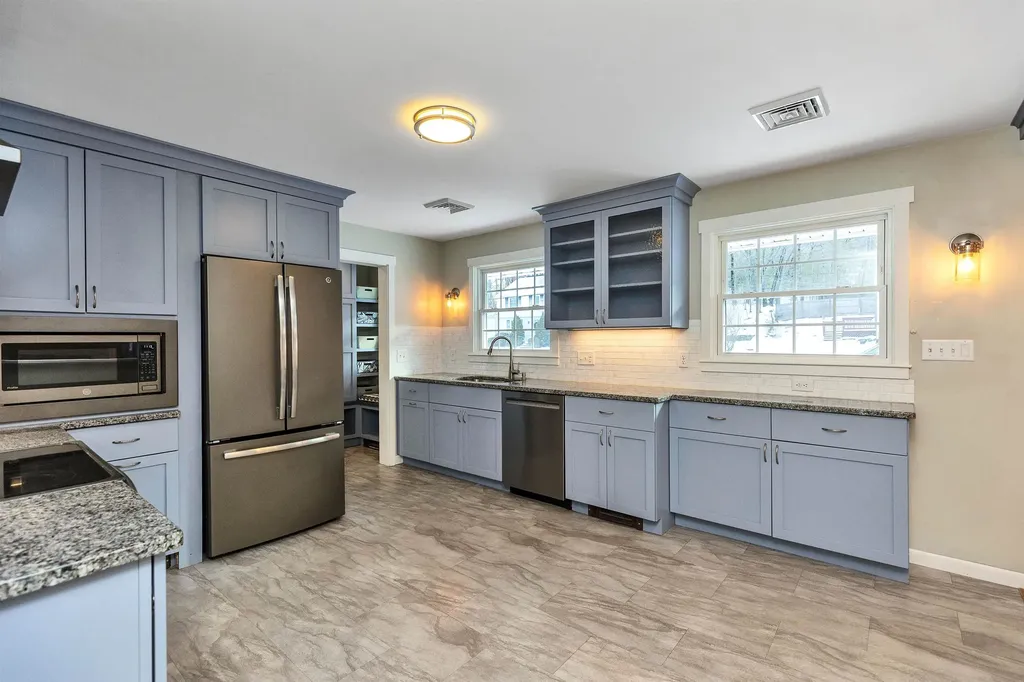 66 Skyview Road Manchester NH 03104