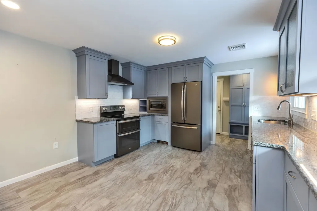 66 Skyview Road Manchester NH 03104