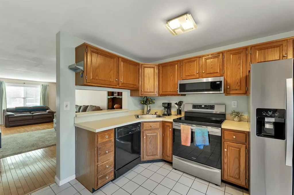 107 Bartemus Trail Nashua NH 03063