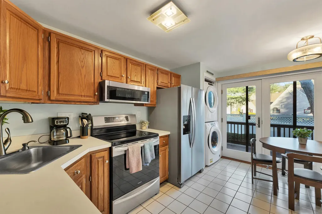 107 Bartemus Trail Nashua NH 03063