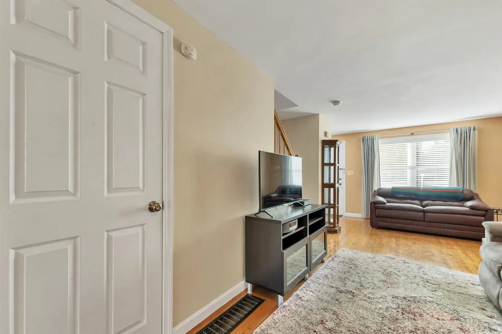 107 Bartemus Trail Nashua NH 03063